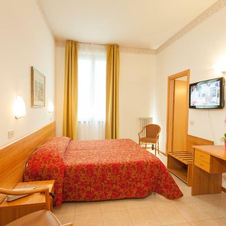 Albergo Vittoria ซัลโซมัจโจเรแตร์เม ภายนอก รูปภาพ