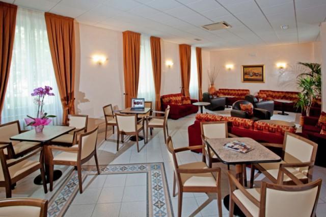 Albergo Vittoria ซัลโซมัจโจเรแตร์เม ภายนอก รูปภาพ