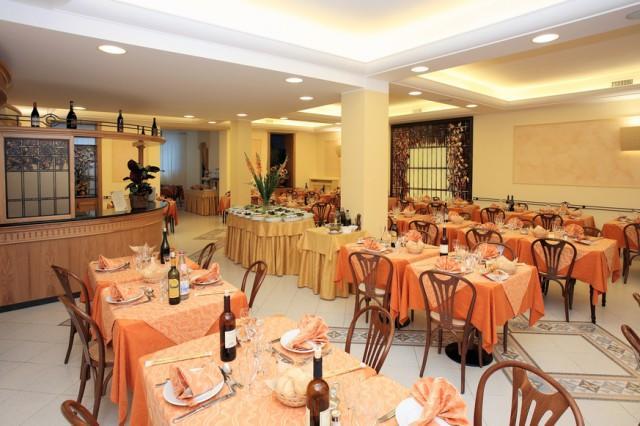 Albergo Vittoria ซัลโซมัจโจเรแตร์เม ภายนอก รูปภาพ