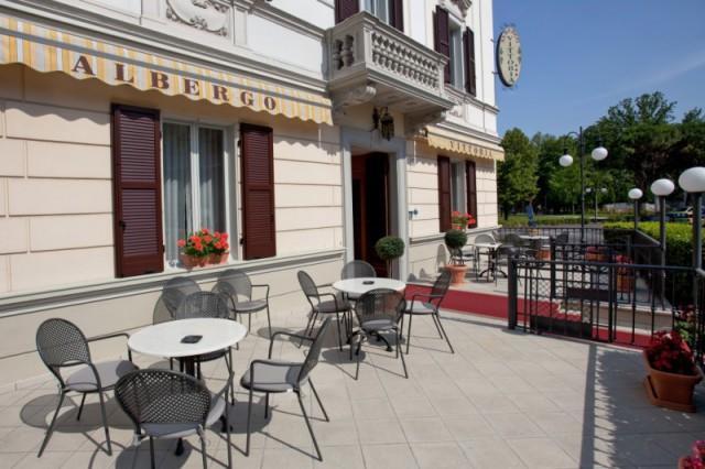 Albergo Vittoria ซัลโซมัจโจเรแตร์เม ภายนอก รูปภาพ