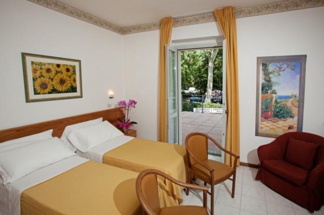 Albergo Vittoria ซัลโซมัจโจเรแตร์เม ภายนอก รูปภาพ