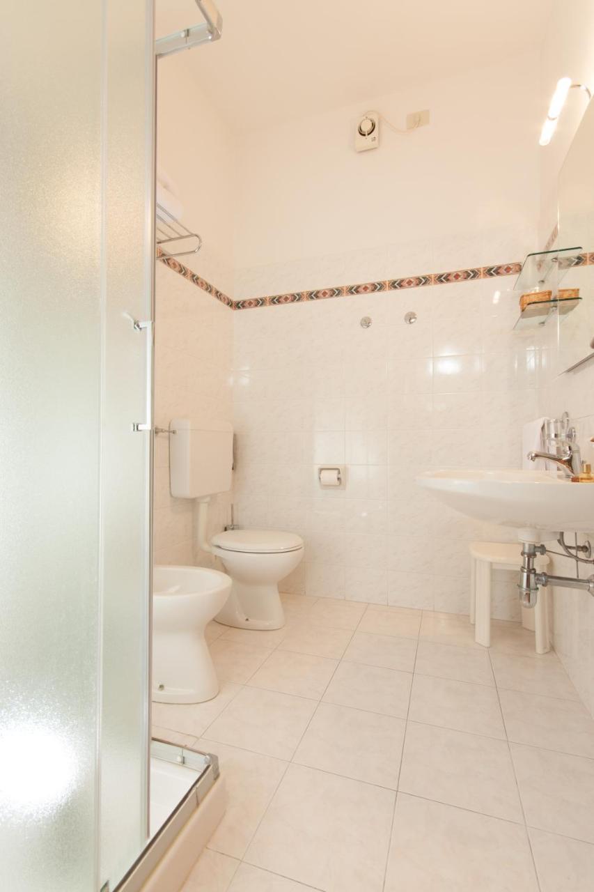 Albergo Vittoria ซัลโซมัจโจเรแตร์เม ภายนอก รูปภาพ