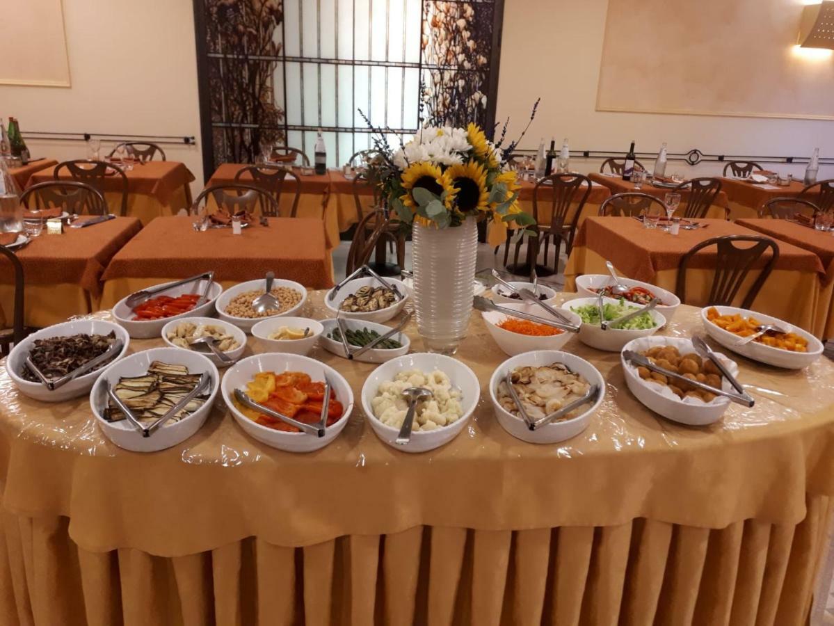 Albergo Vittoria ซัลโซมัจโจเรแตร์เม ภายนอก รูปภาพ